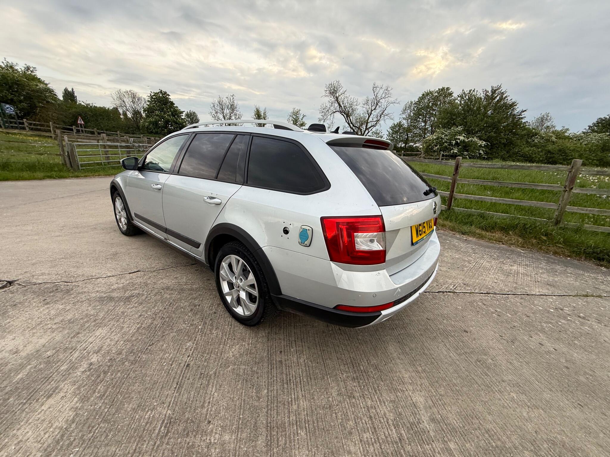 Skoda Octavia 2.0 TDI Scout 4WD Euro 6 (s/s) 5dr — photo 30 of 50